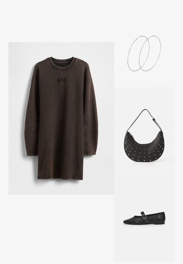 Bruine oversized sweatshirtjurk gemaakt van zacht materiaal, met een ronde halslijn en een geborduurd "GAP"-logo op de borst.; Zwarte leren platte schoen met een ronde neus, een enkele verstelbare gespsluiting en een gladde, glanzende textuur. Minimalistisch ontwerp met een lage hak.; Zwarte leren handtas met een gebogen vorm, versierd met zilveren studs, voorzien van een ritssluiting en een enkele verstelbare schouderband.; Zilveren hoepel oorbellen met een minimalistisch ontwerp. Cirkelvormig, gladde textuur en dun profiel. Lichtgewicht met een gepolijste afwerking.