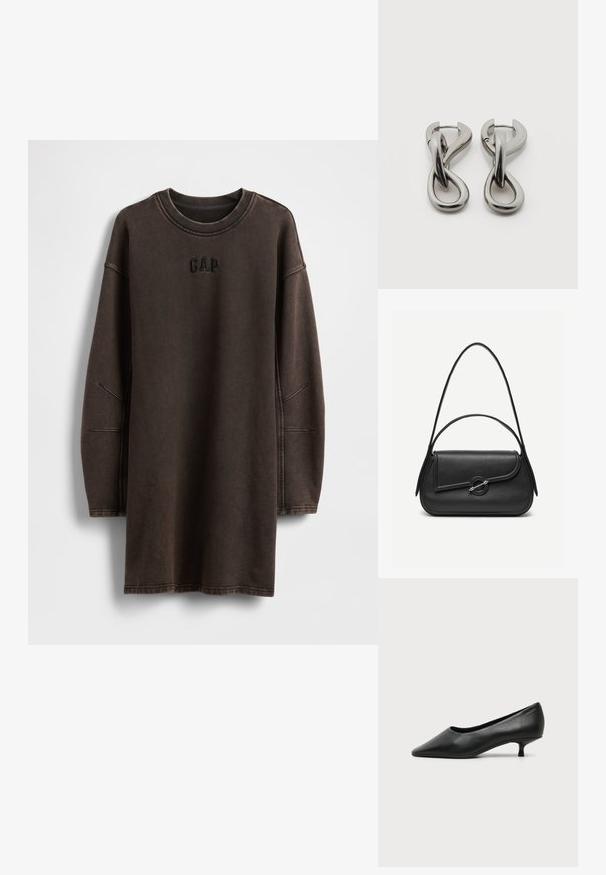 Brun oversized sweatshirt-kjole lavet af blødt materiale, med rund halsudskæring og broderet "GAP"-logo på brystet.; Sort lavhælet damesko i læder med spids tå og lille kitten heel på ensfarvet lys baggrund.; Sort læderhåndtaske med afrundede kanter, asymmetrisk klap, metalcirkulært spænde samt både korte og lange skulderstropper.; Par af sølvtonede metale øreringe med abstrakt sammenflettet løbedesign på hvid baggrund.