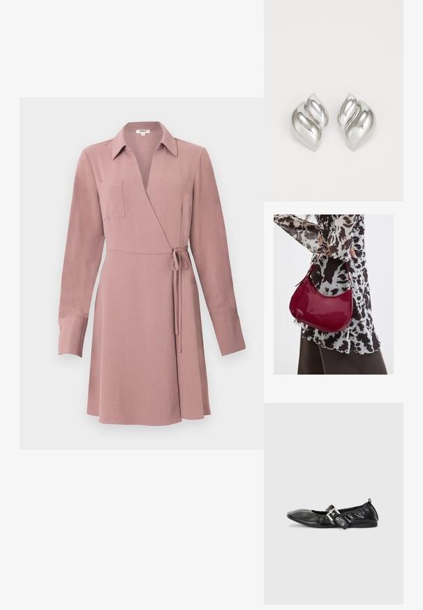 Vestido cruzado en rosa empolvado con mangas largas, cuello y lazo lateral. Presenta un bolsillo en el pecho y una textura suave.; Zapato plano de piel negra con puntera afilada, detalle fruncido alrededor de la abertura y un acento de hebilla plateada en la correa ajustable.; Mujer con blusa de estampado en blanco y negro sosteniendo un bolso de hombro rojo brillante sobre un fondo liso.; Pendientes de plata con una forma orgánica y abstracta. Superficie lisa y brillante con un diseño cónico. Presentan suaves curvas y un detalle de línea central.
