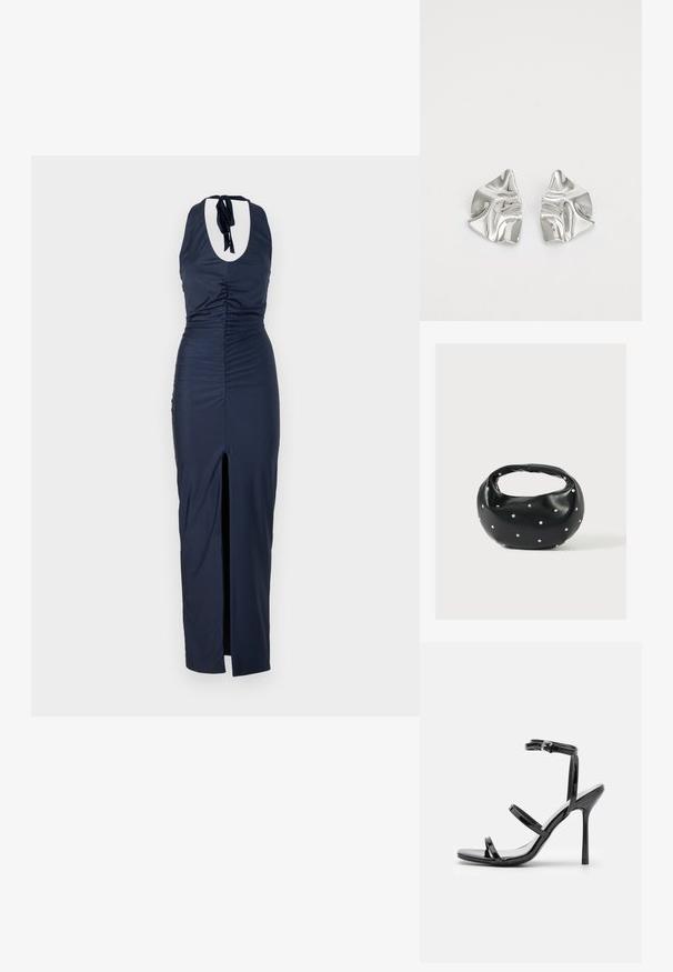 Robe à dos nu bleu marine avec une texture froncée, une fente sur le côté et un détail de dos ouvert. Le tissu est lisse et bien ajusté sur toute la silhouette.; Sandales à talons hauts en cuir verni noir avec trois sangles horizontales et une sangle de cheville ajustable. Silhouette élégante et finition brillante.; Sac à main en cuir noir de forme arrondie, décoré de clous argentés et équipé d'une poignée courte. Texture lisse et fermeture éclair.; Boucles d'oreilles en métal argenté avec un design ondulé et sculptural, présentant une finition polie et des formes irrégulières, mettant en valeur une esthétique contemporaine.