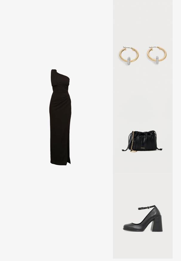 Schwarzes, einseitiges Abendkleid mit Raffung, tailliertem Schnitt und einem hohen Schlitz bis zum Oberschenkel. Hergestellt aus einem glatten, elastischen Stoff.; Schwarzer Leder-Pumps mit abgerundeter Spitze und dickem Blockabsatz, mit verstellbarem Knöchelriemen und kleiner runder Schnalle.; Schwarze, plissierte Ledertasche mit Kordelzug, goldener Kettenriemen und kleinem, horizontalem goldfarbenem Akzent auf der Vorderseite.; Paar goldfarbene Creolen mit kleinem silberfarbenem Schlaufen-Detail an jeder, vor hellem grauem Hintergrund präsentiert.