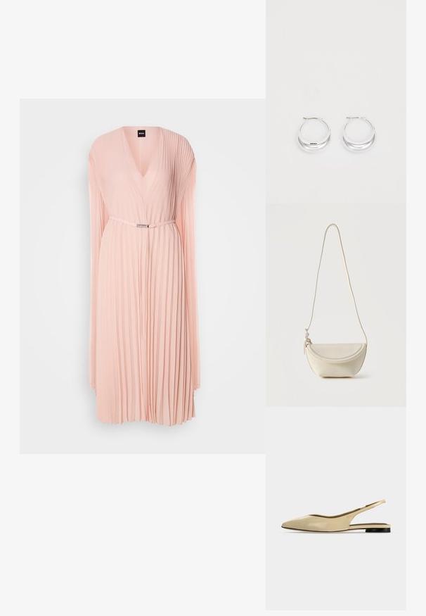 Plisseret kjole i blødt pink stof med en dyb V-udskæring. Har lange ærmer og en indsnævret talje med en detalje i sølvfarvet bælte.; Beige spids tå slingback flad sko med lav sort hæl og en glat læderfinish, vist fra siden på en ensfarvet baggrund.; Lille cremefarvet læder skuldertaske med buet klap og lang tynd rem, hængende mod en ensfarvet baggrund.; Sølv hoops øreringe med en poleret overflade og DKNY branding, præsenteret mod en simpel hvid baggrund.