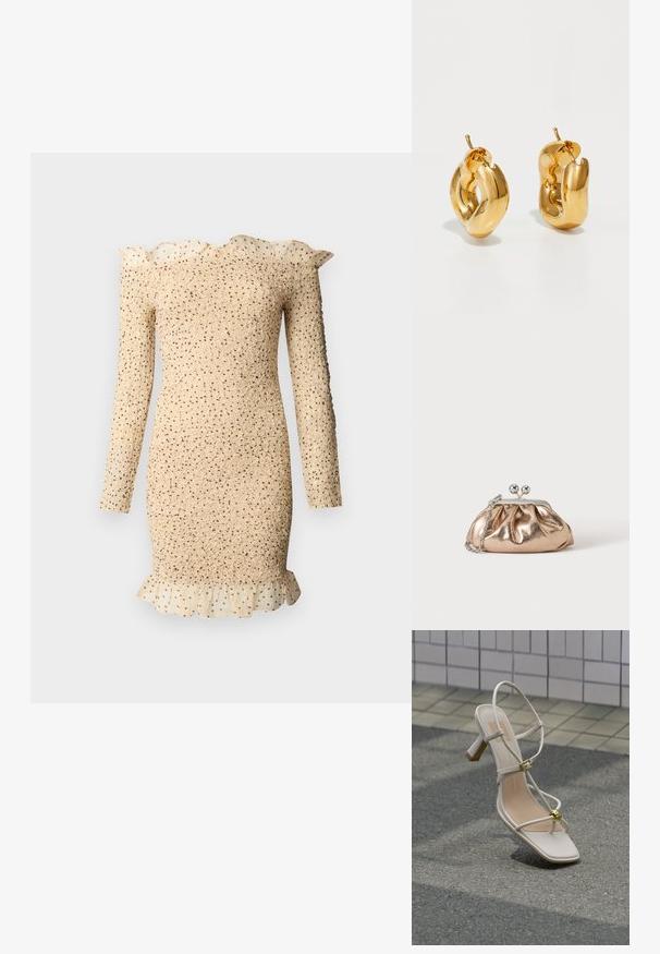 Beige tekstureret langærmet kjole med flæsekrave og flæsekanter, med en gennemsigtig polkaprikket overflade på flæsedetaljerne.; Beige sandal med hæl og stropper, guldspænde og dekorativ guldkugle, på brostensbelagt underlag nær flisebelagt væg.; Lille gylden metalisk clutch taske med sølvspænde og kæderem på ensartet lyst baggrund.; Chunky guld hoop øreringe med et let snoet, rørformet design og postsystem bagpå, på en hvid baggrund.