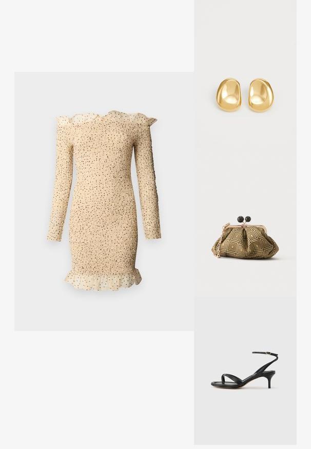 Robe longue à manches longues, beige texturée avec col et ourlet à volants, présentant une surcouche transparente à pois sur les détails à volants.; Sandale pour femme en cuir noir avec fines lanières, une boucle d'orteil, une boucle à la cheville et un talon aiguille de hauteur moyenne sur un fond neutre.; Petite pochette avec motif géométrique doré et noir, cadre en métal doré, fermeture à boule noire et une courte chaîne dorée.; Boucles d'oreilles en forme de clou de couleur or, avec une forme lisse et arrondie et une surface réfléchissante, mettant en avant un design minimaliste sans motifs visibles.