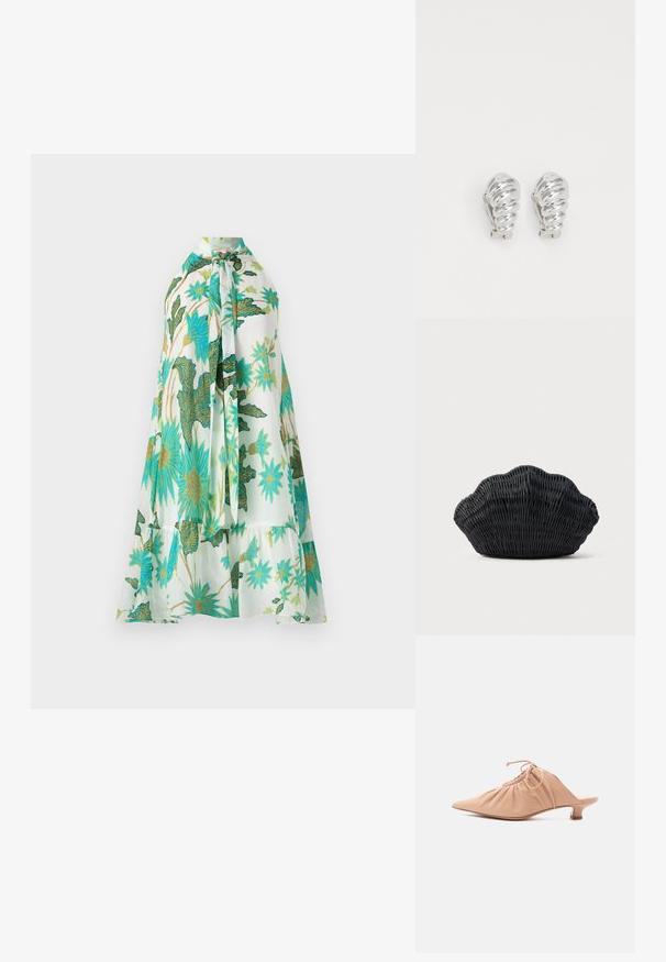 Blomsterkjole med halterneck, med hvid baggrund og levende blå og grønne blomsterdesigns, blødt stof og lagdelt design.; Beige dames mule i læder med spids tå, rynket overdel, snøre og lav kittenhæl på hvid baggrund.; Sort flet håndtaske formet som en muslingeskal med en buet top og flettet tekstur på en ensfarvet baggrund.; Sølv clip-on øreringe med spiralmønster, der har en glat metallisk tekstur og runde former. Ingen synlige udsmykninger eller mønstre.