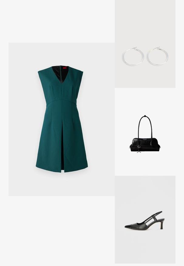 Grünes ärmelloses Kleid mit tiefem V-Ausschnitt, strukturiertem Design, vorderer Schlitze und kontrastierendem schwarzen Innenfutter. Reißverschluss auf der Rückseite.; Schwarzer Slingback-Schuh aus Leder mit spitz zulaufender Zehenpartie, versehen mit glänzendem Akzent auf der Vorderkappe und mittelhohem Absatz. Offenes Seitendesign.; Schwarze Umhängetasche aus krokodilstrukturiertem Leder mit langen Riemen und einem kleinen silbernen Logocharm an einem Riemen.; Paar glänzende silberne Creolen mit dünnen Drahtverschlüssen, dargestellt vor einem hellgrauen Hintergrund.