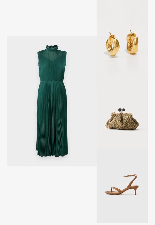 Grünes plissiertes Kleid mit einem hohen, Rüschenausschnitt, ärmellosem Design, fließendem Stoff und einer mittellangen Silhouette. Glatte, strukturierte Oberfläche.; Braune Leder-Riemchensandale mit niedrigem Kitten-Heel und einem Knöchelriemen mit kleiner Schnalle, seitlich auf neutralem Hintergrund dargestellt.; Kleine Clutch mit goldenem und schwarzem geometrischem Muster, goldfarbenem Metallrahmen, schwarzem Kugelverschluss und kurzem goldfarbenem Kettenriemen.; Fette goldene Creolen mit einem leicht verdrehten, röhrenförmigen Design und Steckverschlüssen auf einem weißen Hintergrund.