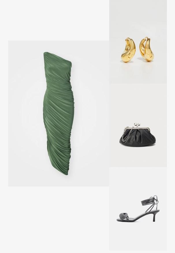 Grünes, einseitig trägerloses Kleid aus gerafftem, strukturiertem Stoff, das eine figurbetonte Silhouette hat, die bis zum Saum fließt.; Graue Leder-Pumps mit Absatz, verknotetem Riemen über den Zehen und Wickelriemen um den Knöchel auf schlankem, mittelhohem Absatz vor weißem Hintergrund.; Schwarze Leder-Clutch mit geraffter Textur, silberfarbener Metallrahmen, Druckverschluss und Kettenriemen. Glatte, weiche Oberfläche.; Goldene Creolen mit einer glatten, geschwungenen Form und polierter Oberfläche. Mit einem Verschlussmechanismus und leichten Einkerbungen für Details.