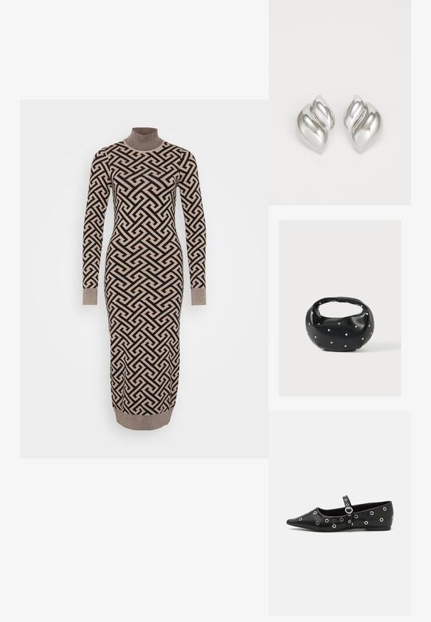 Lang, tætsiddende kjole i et geometrisk mønster i beige og sort, med en ribbestrikket turtleneck og manchetter, lavet af et strikket, struktureret stof.; Sort læder fladsko med spids tå, prydet med dekorative sølv øjer og et justerbart bånd over anklen.; Sort læderhåndtaske med en rundet form, dekoreret med sølvnitter, og et kort håndtag. Glat tekstur og lynlåslukning.; Sølvøreringe med en organisk, abstrakt form. Glat, skinnende overflade med et tilspidset design. Har subtile kurver og en centrallinje detalje.