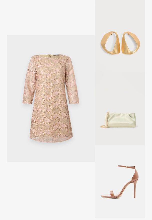 Robe beige avec un surcroît en dentelle florale rose, manches trois-quarts et encolure ronde, présentée sur un fond uni.; Sandales à talons en cuir verni nude avec une fine bride à la cheville, design à bout ouvert et talon aiguille. Texture lisse et style minimaliste.; Pochette en satin vert clair avec une bandoulière chaîne en or et cristaux, forme rectangulaire avec des plis doux sur un fond uni.; Paire de boucles d’oreilles créoles en or irrégulières et asymétriques avec une finition lisse et mate sur un fond neutre.