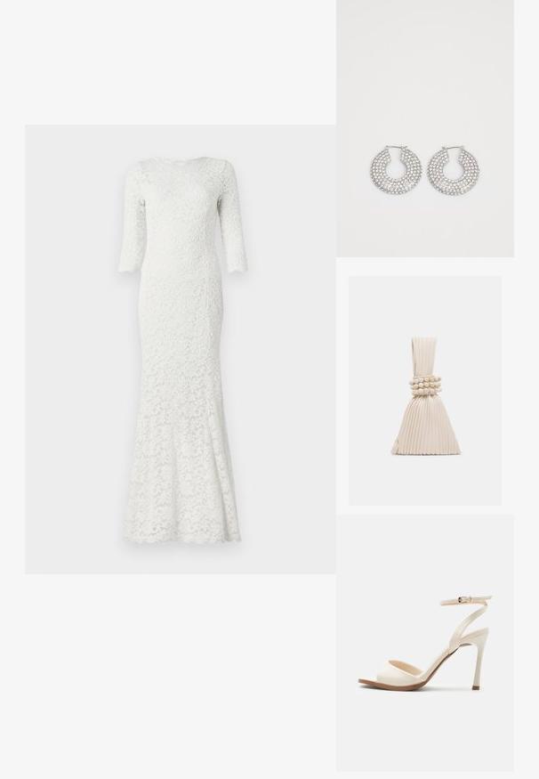 Hvid blondekjole med en tætsiddende overdel, lange ærmer og en flagrende nederdel. Har et blomsterdesign og bølgede kanter. Glat tekstur.; Beige højhælede sandal med tynd ankelrem og guldlås, åben tå og tynd stiletthæl på hvid baggrund.; Lille plisseret beige håndtaske med et knyttet håndtag og tre runde perlearmbånd viklet omkring midten.; Sølvøreringe med flere klare krystaludsmykninger, med en struktureret overflade og et åbent rundt design.