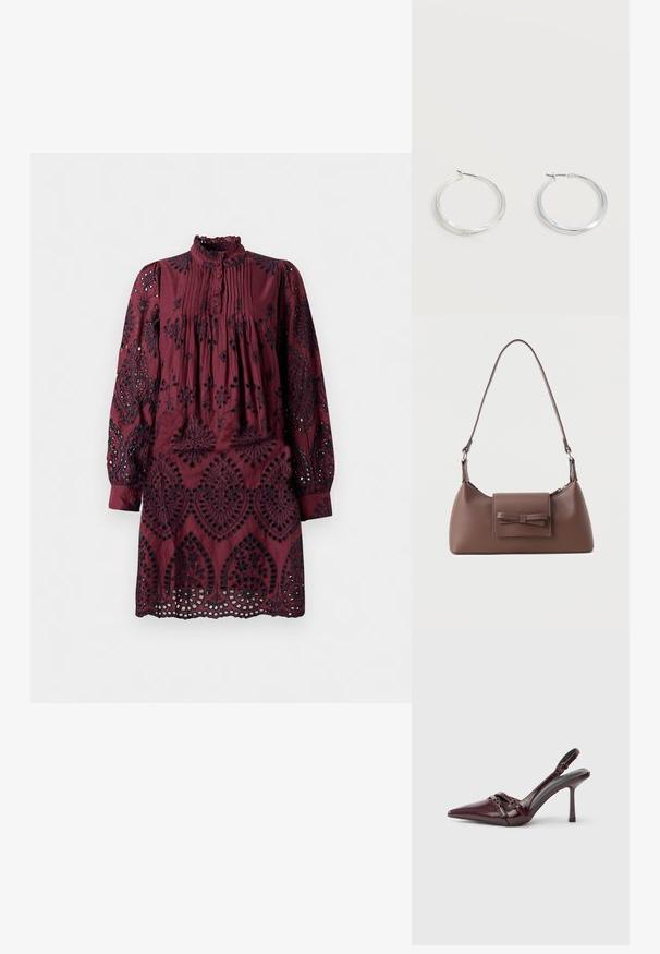 Bordeaux rode jurk met lange mouwen, geplooide voorkant, gerimpelde kraag en ingewikkelde zwarte borduurpatronen. Gaatjes langs de zoom.; Bordeauxrode lakleren slingback met puntige neus, dunne enkelband en kleine decoratieve gespsluiting. Gladde textuur en hoge hak.; Bruine leren schoudertas met een voorvak met klep en een gestikte strikdetail en een verstelbare band.; Zilverkleurige metalen creolen oorbellen met een glad, licht gebogen oppervlak en sluitingen met haaksluiting op een effen witte achtergrond.