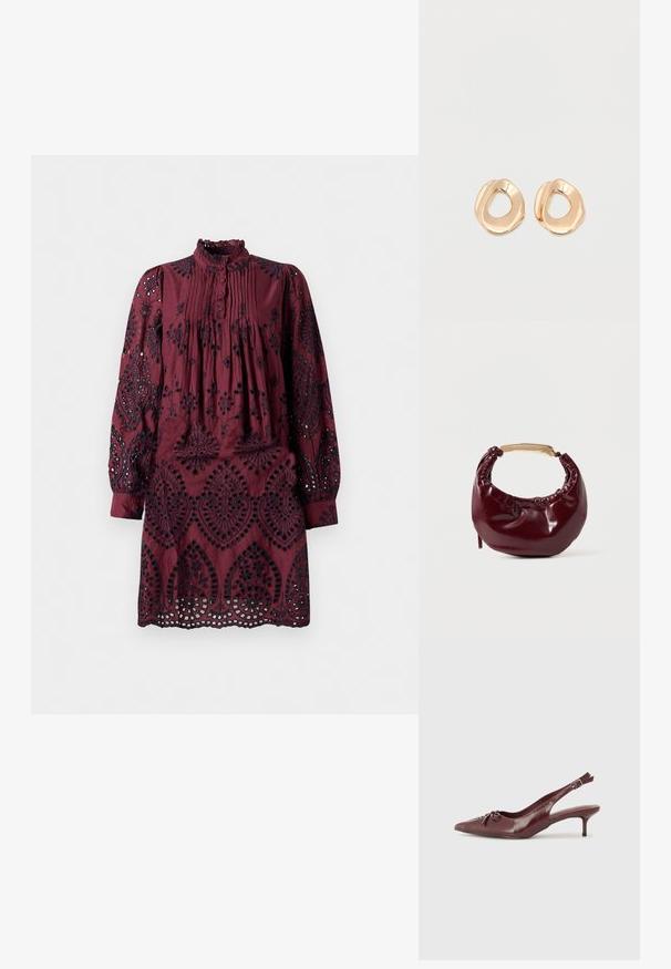Bordeauxkjole med lange ærmer, plisseret foran, flæsekrave og intrikate sorte broderimønstre. Øjeudskæringer langs kanten.; Bordeaux læder slingback hæl med spidse tå, justerbar rem og dekorativ sløjfedetalje foran. 7,5 cm hælhøjde.; Bordeaux farvet faux læder handbag med en afrundet form, samling detaljer og et guldtonet metalhåndtag. Glat tekstur og blank finish.; Par af uregelmæssigt formede, polerede øreringe i guldfarvet metal med åben midte på en ens hvid baggrund.