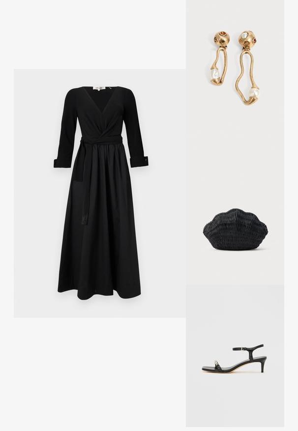 Schwarz langes Kleid mit V-Ausschnitt, langen Ärmeln und gebundenem Taillengürtel. Hergestellt aus glattem Stoff mit einem voluminösen Rock und geknöpften Ärmeln.; Schwarze Leder-Sandale mit Absatz und Knöchelriemen, offenem Zehenbereich, quadratischer Vorderseite und silbernen Metallakzenten. Eng anliegendes Design mit schlanker Silhouette.; Schwarze Korbtasche in Muschelform mit gebogenem Oberteil und gewebter Textur auf einfarbigem Hintergrund.; Ohrringe in Goldton mit unregelmäßigen offenen Formen, jeweils mit einer Perle am unteren Ende und Edelsteindetails an den runden Steckern.