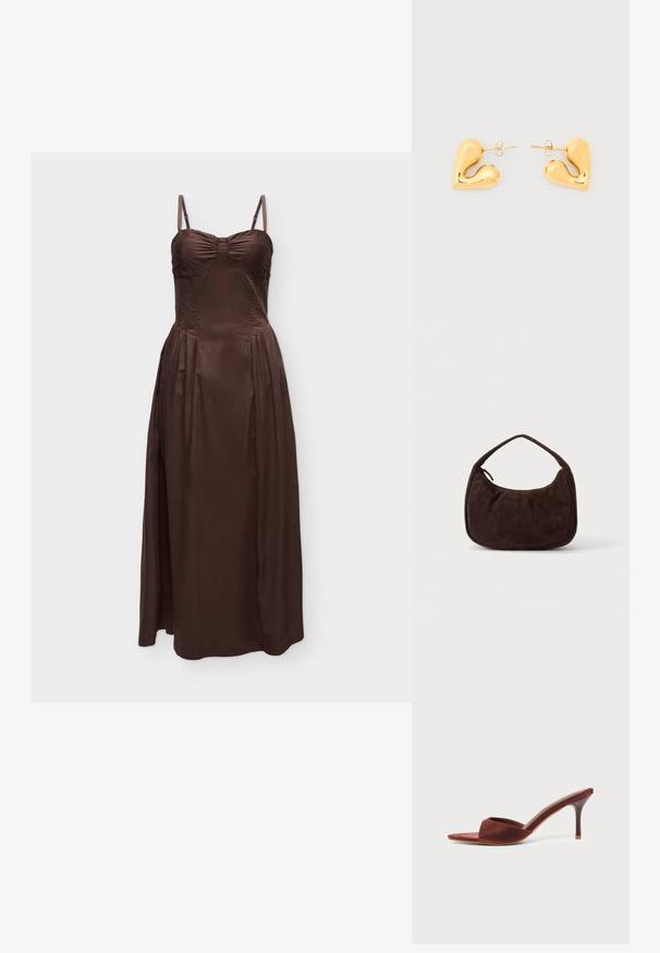 Robe marron en satin à fines bretelles avec un bustier froncé et une longue jupe fluide sur un fond uni.; Mule en daim marron à talon haut avec bout pointu et talon aiguille fin sur fond clair uni.; Sac à main en daim marron foncé avec une courte sangle et une forme rectangulaire arrondie sur un fond uni clair.; Boucles d'oreilles clous en forme de cœur ton or avec un design lisse et courbé et des fermetures papillon sur fond blanc.