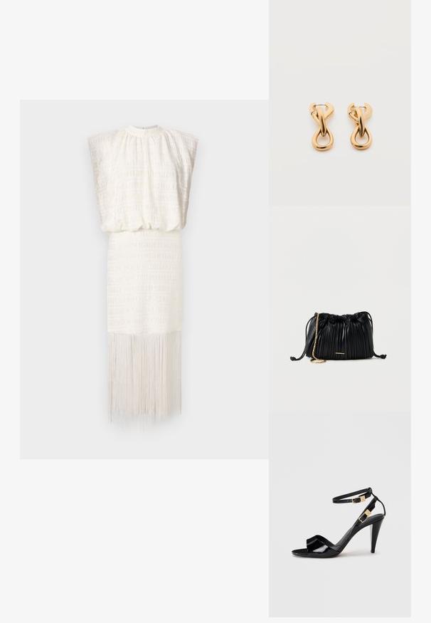 Weißes Kleid mit strukturiertem Design, Schulterfalten, elastischem Bund und Fransen am Saum, was eine fließende Silhouette schafft.; Schwarze, lackierte High-Heeled-Sandalen mit doppelten Knöchelriemen und goldenen Schnallen, Zehen offen und schlankem, spitz zulaufendem Absatz auf neutralem Hintergrund.; Schwarze, plissierte Ledertasche mit Kordelzug, goldener Kettenriemen und kleinem, horizontalem goldfarbenem Akzent auf der Vorderseite.; Paar glänzende goldfarbene Creolen mit verschlungenem, verdrehtem Design auf schlichten weißem Hintergrund.
