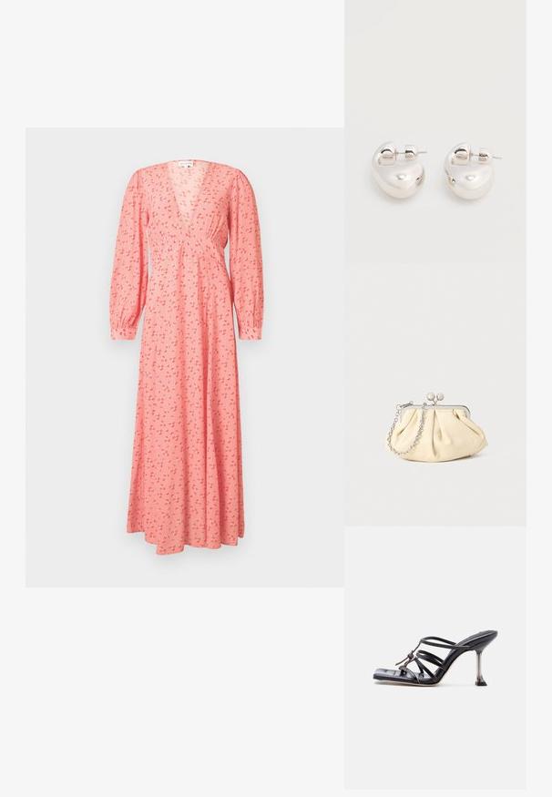 Pink maxikjole med lange ærmer og små røde og hvide blomsterprint, V-hals, tætsiddende talje og manchetter med knapper.; Sort højhælet sandal med stropper, firkantet tå og tynd stilet hæl, med overlappende stropper og en knudedetalje på overdelen.; Plisseret beige læderclutch med en sølvmetalramme, der har to runde dekorative låse og en sølvkædetrasporte.; Par af skinnende sølv store øreringe med lukning på bagsiden mod en ensfarvet hvid baggrund.