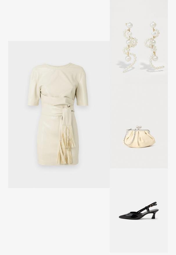 Cremefarbenes Lederkleid mit kurzen Ärmeln, tailliertem Oberteil und einem Bindegürtel mit Fransendetails. Glatte Textur und minimalistisches Design.; Schwarzer Slingback-Pumps aus Lackleder mit spitzer Spitze und verstellbarem goldfarbenem Riemen auf weißem Hintergrund.; Faltige beigefarbene Ledertasche mit einem silbernen Metallrahmen, ausgestattet mit zwei runden dekorativen Verschlüssen und einem silbernen Kettenriemen.; Weiße Perlenohrringe mit einem wendenden Design, das verschiedene Größen von Perlen und goldene Akzente aufweist. Glatte Textur und eleganter Formen.