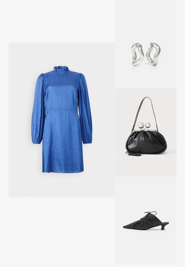 Robe bleue avec de longues manches bouffantes, un col haut à volants et un motif floral texturé. Le tissu a un éclat lisse et une taille cintrée.; Mules noirs en cuir à enfiler avec un bout pointu, une texture froncée et un petit talon aiguille. Présente un détail à cordon au niveau de l'ouverture.; Sac à main en cuir noir avec un design plissé, une sangle unique, un cadre métallique argenté et deux grandes fermoirs ronds en argent.; Boucles d'oreilles créoles argentées avec un design torsadé. Bords arrondis et finition brillante. Fermoirs ouverts pour un port facile. Texture lisse sur toute la surface.