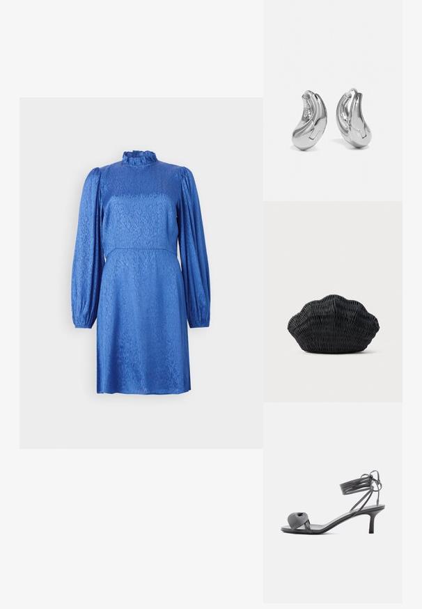 Robe bleue avec de longues manches bouffantes, un col haut à volants et un motif floral texturé. Le tissu a un éclat lisse et une taille cintrée.; Sandale à talon en cuir gris avec une bride nouée sur les orteils et des lacets enroulants autour de la cheville, sur un talon moyen et fin, sur fond blanc.; Sac à main en osier noir en forme de coquille Saint-Jacques avec un dessus courbé et une texture tressée sur un fond uni.; Boucles d'oreilles en argent en forme de créoles avec une finition incurvée et brillante, et un design sans couture. Équipées d'une fermeture à charnière pour un port sécurisé.
