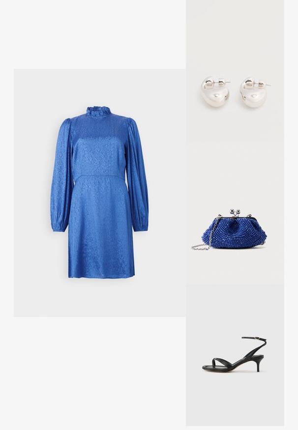 Vestido azul con mangas largas y abullonadas, un alto cuello de volantes y un patrón floral texturizado. La tela tiene un brillo suave y una cintura ajustada.; Sandalia negra de cuero para mujer con tiras finas, un lazo para el dedo del pie, hebilla en el tobillo y tacón de aguja de altura media sobre un fondo neutro.; Pequeño bolso de mano azul con cuentas, cierre plateado y correa de cadena, descansando sobre un fondo liso gris claro.; Par de pendientes llamativos de aro grueso plateado brillante con cierre de poste sobre un fondo blanco liso.