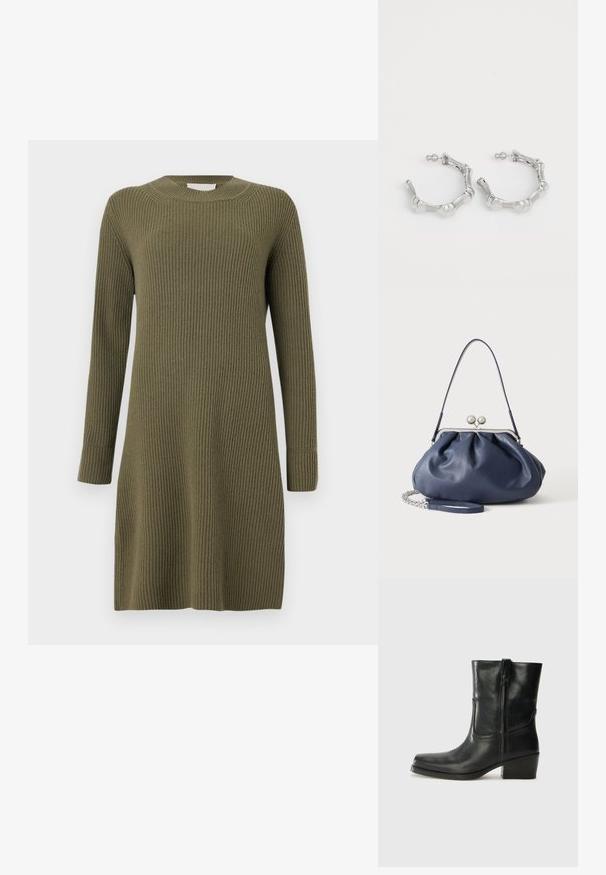 CLOSED CREW NECK DRESS LONG SLEEVE - Strikkjoler - forest green; Sort læder ankelstøvle med rundt tå, blokhæl, lynlås i siden og stikninger på vampsiden. Glat tekstur, klassisk design.; Blød navyblå læderhåndtaske med sølv lukning, enkelt skulderrem og aftagelig kæde til håndleddet på hvid baggrund.; Sølv hoops øreringe med en struktureret, klumpet design. Fremstillet af metal, med en sikker stiftlås og en poleret overflade.