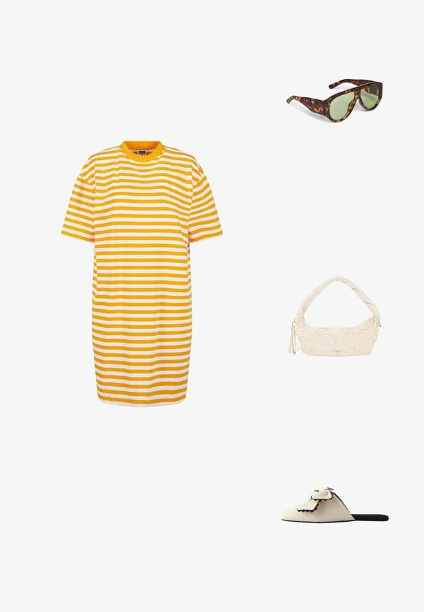 Vestido camisola a rayas con franjas alternas en amarillo y blanco, cuello redondo y mangas cortas, hecho de tela suave.; Zapato plano tipo slip-on de textura cremosa con un gran lazo que presenta bordes en forma de ondas negras y suela negra.; Gafas de sol con estampado carey, montura gruesa y redondeada y lentes tintados en verde sobre un fondo blanco.; Bolso crema con asa retorcida, estampado floral en relieve, borla y logo de la marca en plata en la parte delantera.