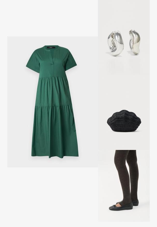 Robe verte à manches courtes, longueur cheville, avec une encolure en V à encoche et des sections de jupe froncées à étages.; Jambes portant des leggings côtelés foncés associés à des ballerines noires avec de petits détails en nœud sur fond blanc.; Sac à main en osier noir en forme de coquille Saint-Jacques avec un dessus courbé et une texture tressée sur un fond uni.; Boucles d'oreilles sculpturales en argent avec des formes douces et courbes et des surfaces réfléchissantes. Présentent un design de boucle fermée et une forme organique distincte.