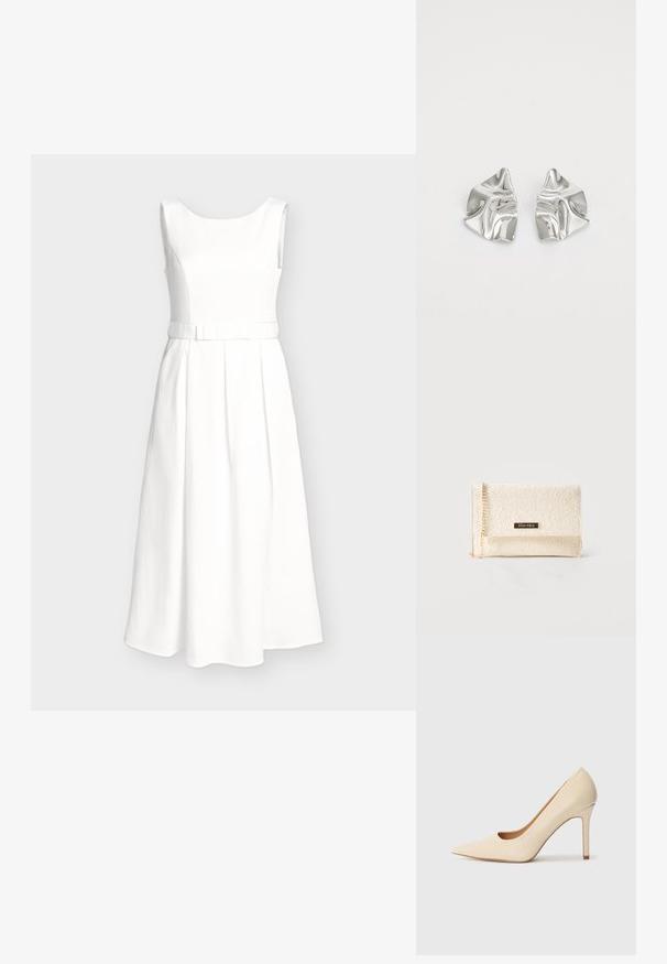 Robe midi blanche sans manches en tissu texturé, corsage ajusté, ceinture accentuée avec petit nœud et jupe plissée en ligne A sur fond neutre.; Escarpin en cuir beige à talon haut avec un bout pointu et un détail découpé sur le côté, possédant un talon stiletto fin pour le soutien.; Pochette crème avec motif floral en relief, bandoulière chaîne dorée et petite plaque métallique portant l'inscription "ANNA FIELD" sur le rabat avant.; Boucles d'oreilles en métal argenté avec un design ondulé et sculptural, présentant une finition polie et des formes irrégulières, mettant en valeur une esthétique contemporaine.