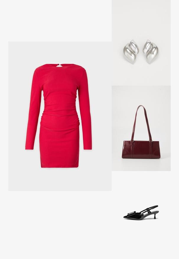 Robe longue rouge à manches longues avec une coupe cintrée, présentant des détails froncés à la taille et une ouverture en forme de clé au dos. Tissu au toucher doux.; Talons aiguilles en cuir verni noir avec un bout pointu, un détail en nœud à l'avant et un petit talon stiletto. Les brides sont équipées de boucles ajustables.; Sac à main bordeaux en matériau brillant, de forme rectangulaire, avec deux anses et des accents légèrement courbés à l'avant.; Boucles d'oreilles en argent avec une forme organique et abstraite. Surface lisse et brillante avec un design effilé. Présente des courbes subtiles et un détail central en ligne.