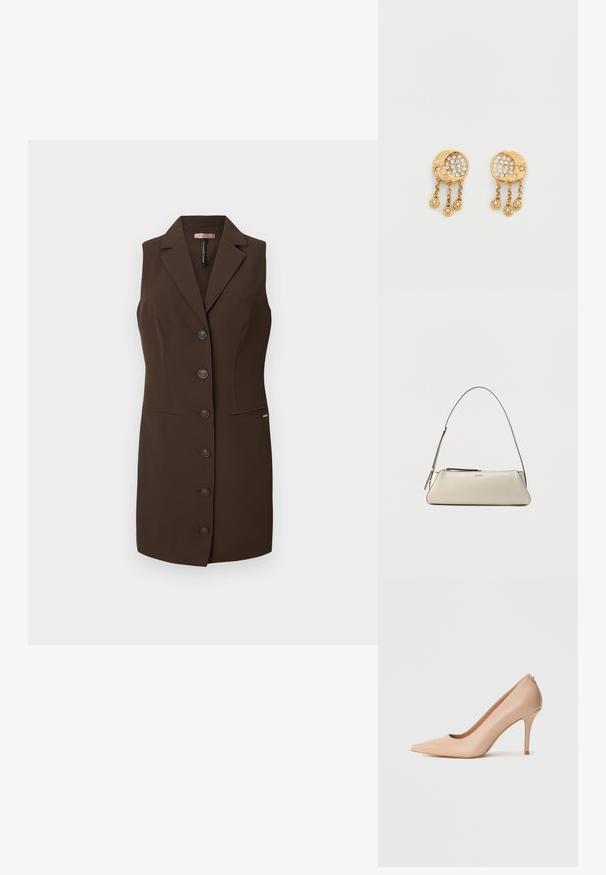 Bruine mouwloze vest met een getailleerd ontwerp, uitgesneden revers en zes knoopsluitingen. Bevat twee voorzakken en heeft een zachte textuur.; Beige leren pump met hoge hak, een puntige neus, een gladde textuur en een slanke naaldhak. Minimalistisch ontwerp met een instapmodel.; Kleine beige leren schoudertas met dunne band en ritssluiting, voorzien van een discreet metalen logo aan de voorzijde in het midden.; Oorbellen in goudkleur met ronde vormen, gebundelde heldere kristallen, kleine gegraveerde sterren, het "GUESS"-logo en drie hangende kettinkjes met bolletjes.