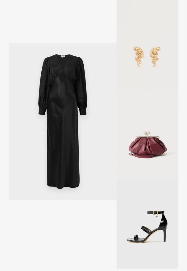 Schwarzes Satin-Maxi-Kleid mit langen Puffärmeln und einem tiefen V-Ausschnitt sowie gerafften Vorderdetails, das eine glatte Textur und eine elegante Silhouette präsentiert.; Schwarze Lackleder-Sandale mit drei Riemen, Knöchelriemen und 10 cm hohen Stiletto-Absatz. Verfügt über goldfarbene Hardware-Details und ein Logo-Charm.; Kleine bordeauxrote Leder-Clutch mit silbernem Metallverschluss und Handgelenksriemen auf weißem Hintergrund.; Ohrstecker in Schlangenform mit goldfarbenem Ton, verziert mit kleinen klaren Kristallen auf einem einfarbigen hellen Hintergrund.