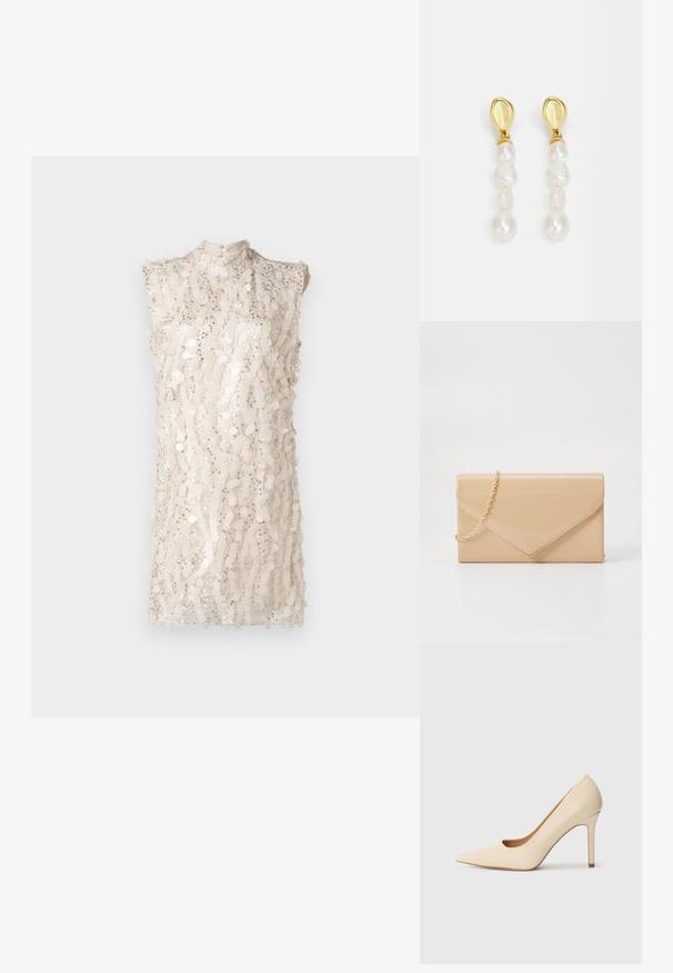 Vestido sin mangas de cuello alto en beige claro con un patrón de lentejuelas en toda la prenda, que presenta un corte ligeramente holgado y una superficie texturizada.; Zapato de tacón alto de piel beige con punta afilada y un detalle recortado en el lateral, que cuenta con un tacón stiletto delgado para ofrecer soporte.; Clutch de charol beige con cadena dorada, con un diseño de sobre y un cierre de solapa puntiaguda. Textura suave en toda su superficie.; Pendientes en tono dorado que presentan un racimo de perlas blancas irregulares, con un botón liso y redondeado en la parte superior y de diferentes tamaños de perlas.