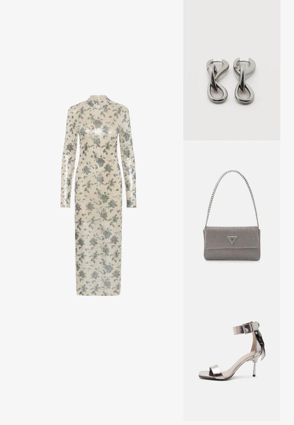 Langrouw jurkje in crème met metallic zilveren bloemsequins, hoge halslijn en rechte silhouet, dat tot halverwege de kuit reikt. Ritsluiting aan de achterkant.; Metallic zilveren hoge hak sandaal met open teen, enkelriem en gesp, voorzien van een decoratieve strik aan de achterkant.; Lichtgrijze metallic handtas met een kettingriem, versierd met kleine ronde metallic studs en een driehoekig merkimago.; Set zilverkleurige metalen oorbellen met een abstract ontwerp van in elkaar grijpende lussen op een witte achtergrond.