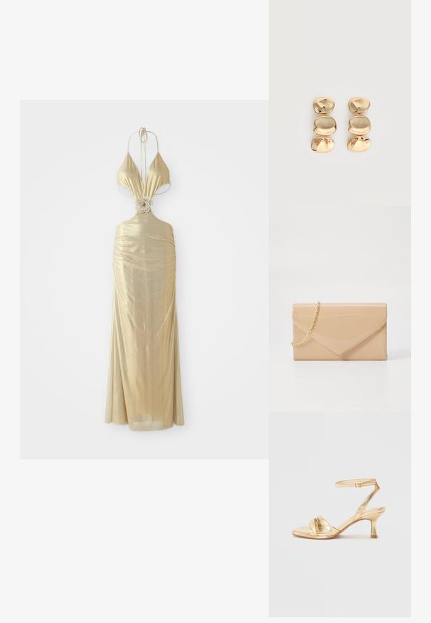 Robe halter dorée métallique avec un décolleté plongeant, une texture froncée et un détail de nœud floral à la taille, se terminant par une longue jupe.; Sandale à talon haut métallisée or, à bout ouvert avec deux brides à l'avant, bride de cheville avec boucle, et talon fin de hauteur moyenne sur un fond uni.; Pochette en cuir verni beige avec une bandoulière en chaîne dorée, dotée d'un design en forme d'enveloppe et d'une fermeture à rabat pointu. Texture lisse sur toute sa surface.; Boucles d’oreilles pendantes ton or avec trois segments irréguliers, lisses et arrondis empilés verticalement sur un fond clair uni.