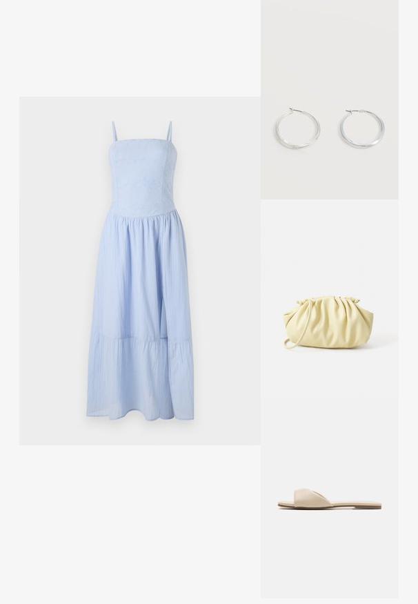 Lyseblå maxikjole med tynde stropper. Tights bodice med blomstret tekstur, flydende lagdelt skørt. Fremstillet af letvægtsstof.; Flade sandaler i blødt beige materiale, med åben tå design, glat struktur og minimalistisk form med en lysbrun sål.; Gul plisseret håndtaske lavet af glat kunstlæder, med en blød form, en enkelt skulderrem og samlet topdesign.; Sølvfarvede metaloorringe med glat, let buet overflade og låsemekanisme på en ensfarvet hvid baggrund.