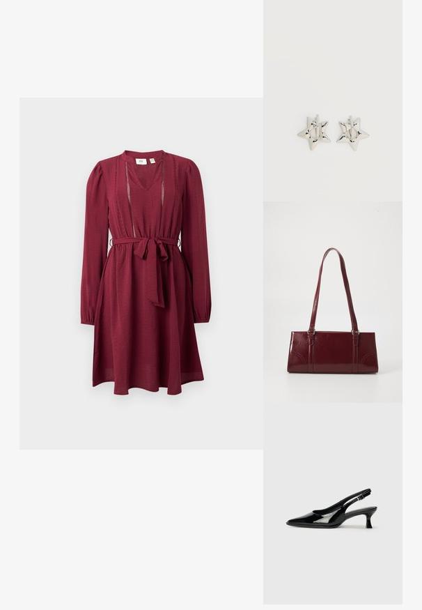Bordeauxfarbenes Kleid mit langen Ärmeln, V-Ausschnitt, taillierter Taille und Bindegürtel; hat zarte Stickerei am Ausschnitt. Glatte Stoffstruktur.; Schwarze Lackleder Slingback-Schuhe mit spitzem Zehenbereich und niedrigem Blockabsatz. Verstellbarer Riemen mit Schnalle am Knöchel.; Burgunderfarbene Handtasche aus glänzendem Material, rechteckige Form, mit zwei Schulterriemen und subtilen, geschwungenen Akzenten an der Vorderseite.; Silberne, sternförmige Creolen mit einer glatten, polierten Oberfläche auf weißem, schlichtem Hintergrund.