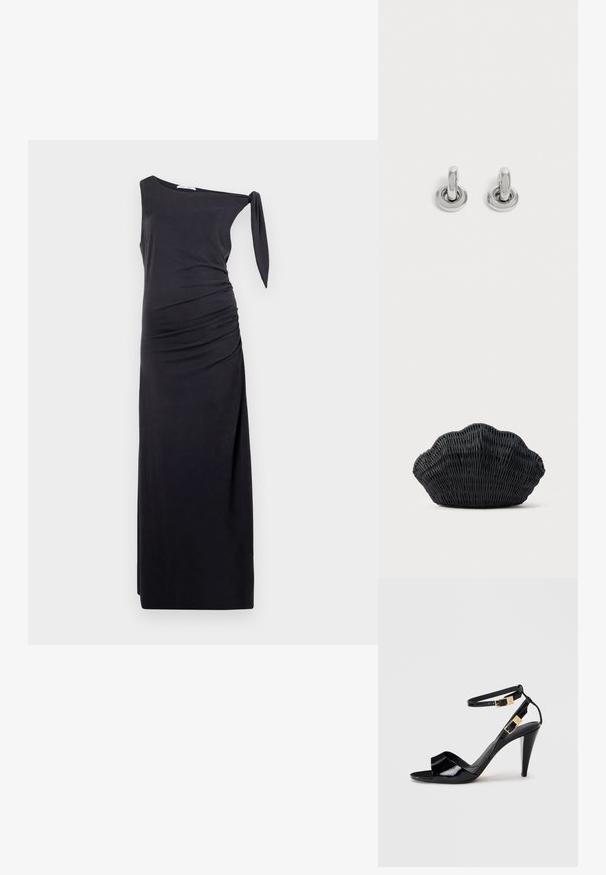 Robe noire asymétrique en tissu doux, avec un froncé sur le côté et un détail à nouer à l'épaule. Silhouette longue et ajustée.; Sandale à talon haut en cuir verni noir avec double bride de cheville et boucles dorées, bout ouvert, et talon effilé sur fond neutre.; Sac à main en osier noir en forme de coquille Saint-Jacques avec un dessus courbé et une texture tressée sur un fond uni.; Paire de petites boucles d'oreilles créoles argentées brillantes avec une base ronde, présentées sur un fond clair uni.