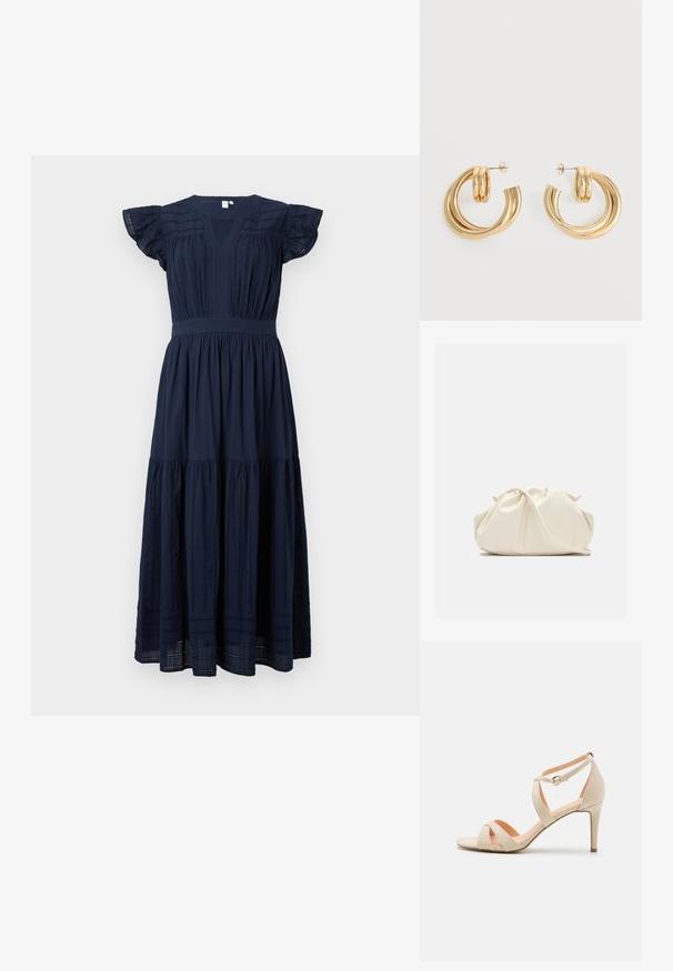 Marineblaue Midi-Kleid mit V-Ausschnitt, gerafften kurzen Ärmeln und vertikalen Spitzenakzenten auf dem Oberteil und den Rockpaneelen.; Beige Wildleder High-Heels Sandale mit offenen Zehen, überkreuztem Riemendesign und Knöchelriemen mit goldfarbener Schnalle.; Weiche, cremefarbene Leder-Clutch mit gerafftem Design und einem dünnen Schulterriemen, der vorne auf einem schlichten Hintergrund liegt.; Paar glänzende goldene Doppel-Loop-Creolen mit Steckverschlüssen vor weißem Hintergrund.