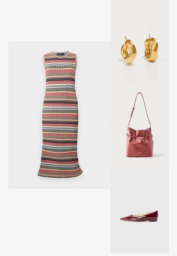 Vestido de punto sin mangas hasta la rodilla con rayas horizontales multicolores en rojo, negro, beige, azul y amarillo, con textura acanalada.; Bailarinas de charol burdeos con punta afilada, que presentan un pequeño detalle de corte y un tacón bajo. Textura suave y diseño elegante.; Bolso de hombro de cuero marrón con correa ajustable, parte superior fruncida y un detalle de cinturón delgado a lo largo del centro, grabado con el logotipo de la marca.; Pendientes de aro grueso en oro con un diseño tubular ligeramente retorcido y cierre de presión, sobre un fondo blanco.