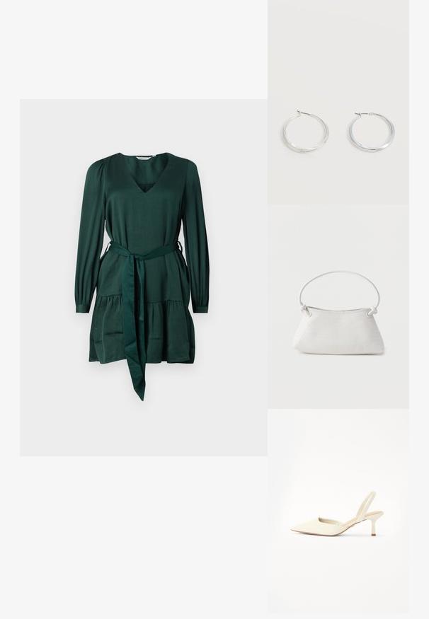 Groene jurk met lange mouwen van zachte, gestructureerde stof. Voorzien van een V-hals, strik in de taille en een gelaagde rok. Eenvoudig, elegant ontwerp.; Gesloten pumps met spitse neus en slingback-ontwerp in een glad, offwhite materiaal met een subtiele glans, voorzien van een slanke hak en een minimalistisch design.; Witte handtas van gevlochten leer met een afgeronde handgreep en uiteinden van de band die geknoopt zijn, afgebeeld tegen een effen achtergrond.; Zilverkleurige metalen creolen oorbellen met een glad, licht gebogen oppervlak en sluitingen met haaksluiting op een effen witte achtergrond.