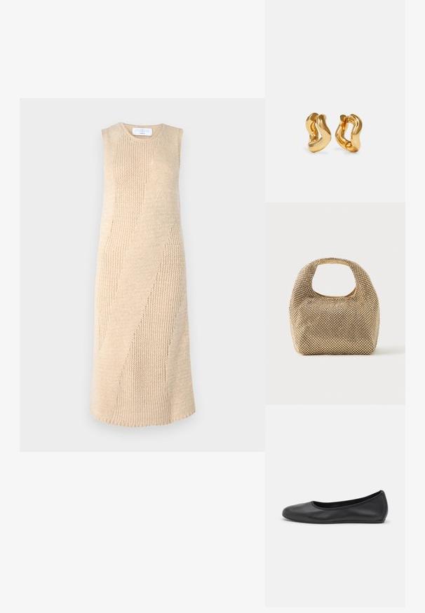 Knie-lang, beiges Strickkleid mit einem strukturierten diagonalen Streifenmuster, ärmellosem Design und Rundhalsausschnitt. Weicher, elastischer Stoff.; Schwarze Leder-Ballettschuhe mit abgerundeter Spitze, glatter Textur, minimalen Nähdetails und einem flexiblen Sohlen-Design.; Kleine Handtasche in Gold-Ton, bedeckt mit glänzenden runden Nieten, mit kurzem Griff und rechteckigem Ausschnitt oben.; Goldfarbene Creolen mit wellenförmigem Design, das eine glatte, glänzende Oberfläche und eine stromlinienförmige Form aufweist. Keine sichtbaren Verschlüsse.