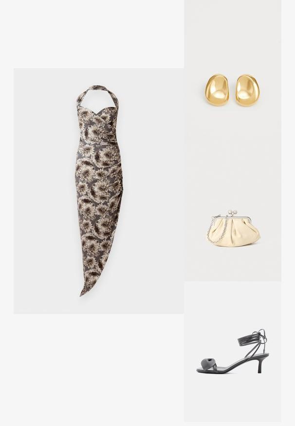 Robe ajustée à col halter avec un grand imprimé floral gris et beige, côtés froncés et ourlet asymétrique.; Sandale à talon en cuir gris avec une bride nouée sur les orteils et des lacets enroulants autour de la cheville, sur un talon moyen et fin, sur fond blanc.; Pochette en cuir beige plissé avec un cadre en métal argenté, dotée de deux fermoirs ronds décoratifs et d'une chaîne en argent.; Boucles d'oreilles en forme de clou de couleur or, avec une forme lisse et arrondie et une surface réfléchissante, mettant en avant un design minimaliste sans motifs visibles.