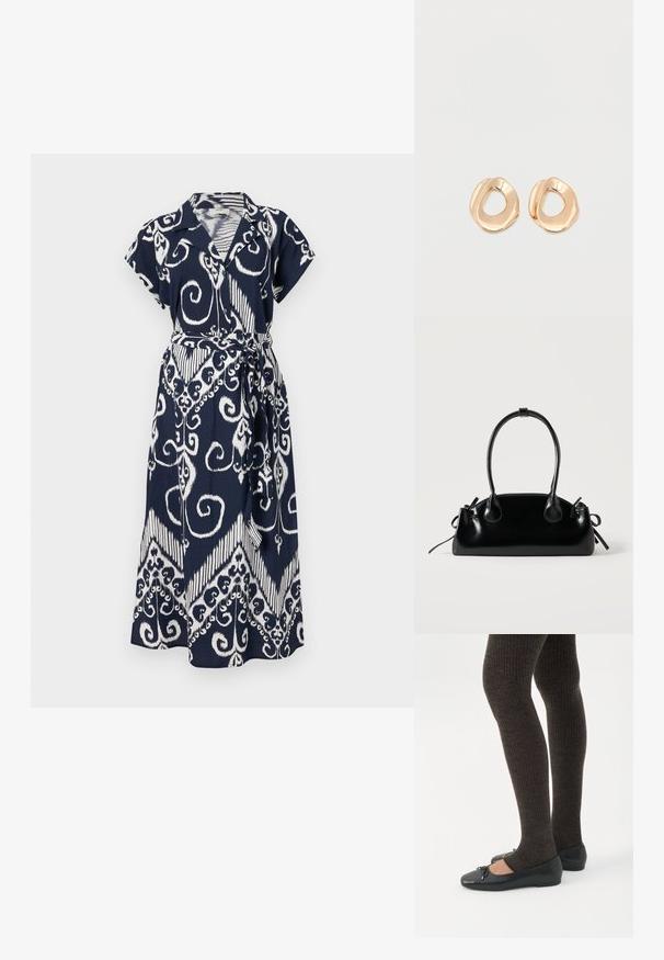 Vestido azul marino con patrones ondulados blancos, mangas cortas, cuello con solapa y cintura anudada. Tela ligera con un diseño fluido.; Piernas con leggings oscuros acanalados combinados con bailarinas negras que presentan pequeños detalles de lazo sobre un fondo blanco.; Pequeño bolso negro brillante con dos asas largas y detalles de cordón lateral sobre un fondo claro liso.; Par de pendientes de aro de metal en tono dorado pulido, de forma irregular y con centro abierto, sobre un fondo blanco liso.