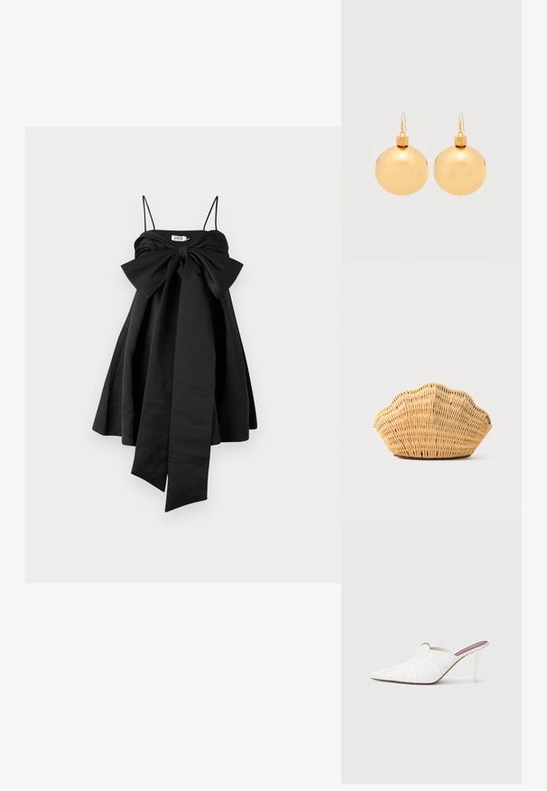 AMUR ROSE BABY DOLL DRESS - Kokteilikleit/peokleit - black; Valged mules terava ninaosaga, voltidega tekstuuriga pealmisel osal ja peenike kontsaga stilettoking. Sile pind ja minimalistlik disain.; Kootud pealõigatud kesta kujuline rattanist käekott, naturaalset helepruuni värvi ning ümarate, tekstuursete servadega.; Paari säravaid kuldseid jõulukuulikutest kõrvarõngaid konkskinnitustega tavalise valge taustaga.