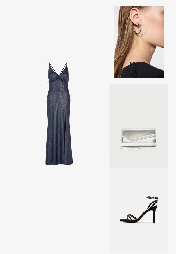 Lang, marineblå, ærmeløs kjole med en skinnende finish. Har en samlet bust og en sideslids for nem bevægelse. Metallisk accent i stoffet.; Anna Field Sandaler - black; Skinnende sølv clutch taske med kuvertlåg og dekorativ kant, lille sølvkæde, på ensartet lys baggrund.; Sølv hoop ørestik med en poleret overflade, prydet med små guld accenter og en rund form, båret på øreflippen.