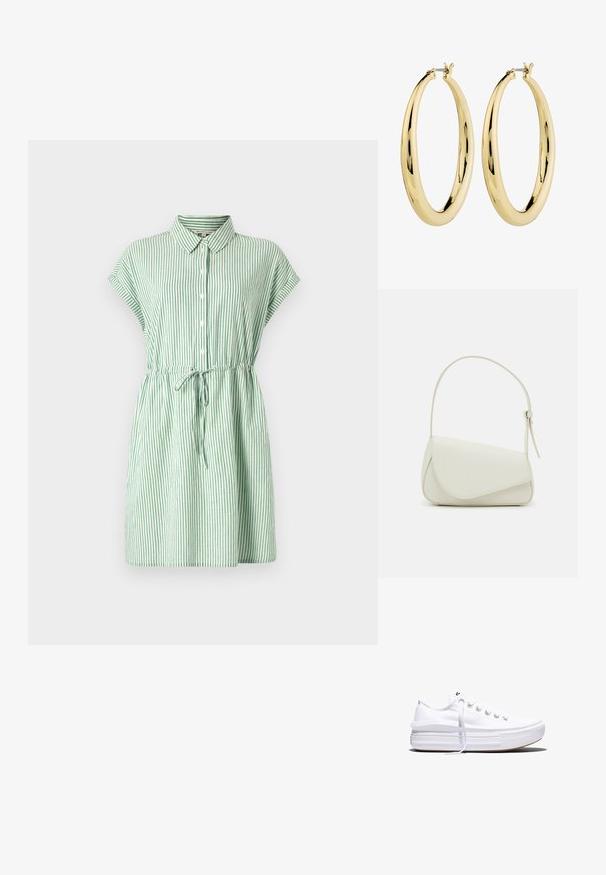 Vestido de botón a rayas verdes y blancas con cuello, mangas cortas, cintura con cordón y falda acampanada. Hecho de tela ligera.; Zapatilla blanca de lona de perfil bajo con suela gruesa de plataforma, cierre de cordones en el frente y puntera de goma texturizada, mostrada de perfil.; Bolso de mano de imitación cuero blanco con una forma triangular estructurada, correa ajustable única y cierre con solapa acentuada en curva.; Pendientes de aro de oro con un acabado suave y pulido. Forma circular, con un cierre seguro en la parte superior. La superficie refleja la luz.