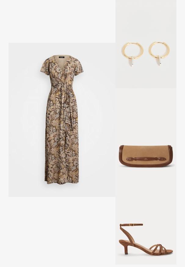 Maxi šaty s prekladaným dizajnom, krátkymi volánikovými rukávmi, kvetinovým vzorom v hnedých, žltých a modrých odtieňoch a opaskom na vlastné previazaní v páse.; Hnedá semišová nízka sandála s tenkými prekríženými remienkami cez prsty a nastaviteľným remienkom okolo členku so zlatou prackou.; Béžová látková listová kabelka s hnedým koženým lemom a rúčkou s vyrazeným logom Polo by Ralph Lauren.; Zlaté kruhové náušnice s malými zvislými striebornými obdĺžnikovými príveskami, zobrazené na bielom pozadí.