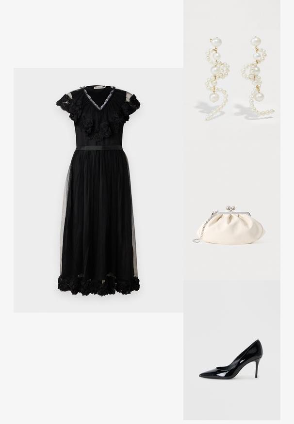 Vestido negro con adornos florales en el escote y el dobladillo, capas transparentes y una cintura ajustada acentuada por una cinta.; Zapato de charol negro con punta afilada y un tacón de aguja delgado. Textura suave con un acabado brillante y un diseño minimalista.; Bolso de mano de tela color crema con diseño fruncido, marco metálico plateado, dos bolas decorativas y correa de cadena plateada.; Pendientes de perlas blancas con un diseño retorcido, que presentan perlas de diferentes tamaños y acentos dorados. Textura suave y forma elegante.