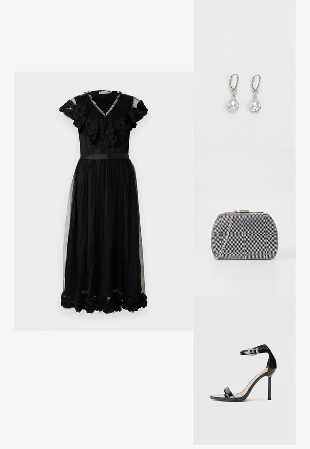 Vestido negro con adornos florales en el escote y el dobladillo, capas transparentes y una cintura ajustada acentuada por una cinta.; Sandalia de tacón alto en piel sintética negra con correa en el tobillo. Presenta un diseño minimalista, punta abierta y una hebilla con detalles de pedrería.; Bolso de mano texturizado en blanco y negro con forma redondeada, correa de cadena plateada y un cierre de metal en la parte superior.; Pendientes de palanca de plata con cristales claros en forma de pera y superficie facetada, colgando de un pequeño detalle redondo de acento.
